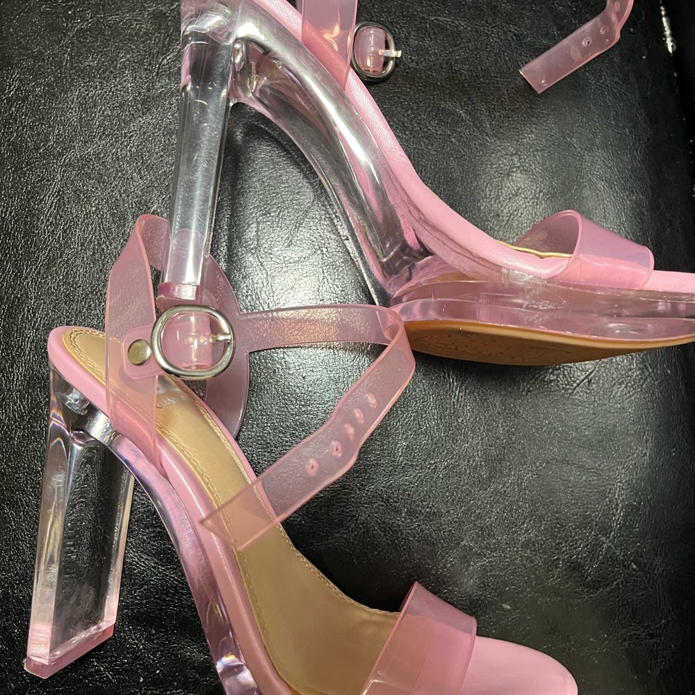 Gianni Bini Pink Heels - Picture 3 of 3